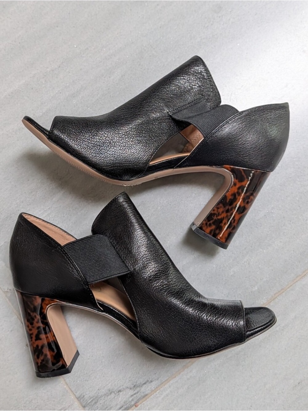 Corso Como Black leather open toe shoes with tortoise block heel, Sz 7.5